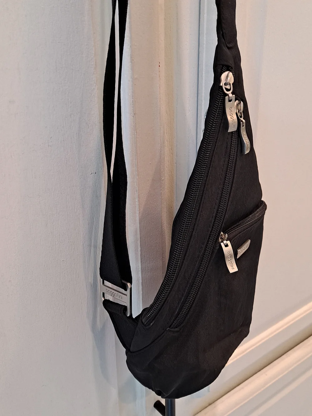 Baggallini Black Mini Crossbody Sling Lightweight Nylon Secure Travel Compact